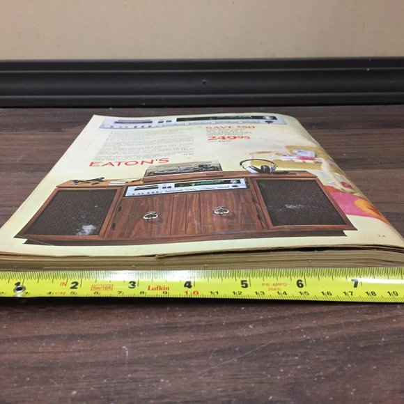 1975 Eatons Christmas Catalog Canada - Picture 8 of 16